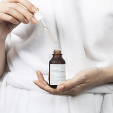 Load image into Gallery viewer, MARY &amp; MAY Niacinamide + Chaenomeles Sinensis Serum 30ml